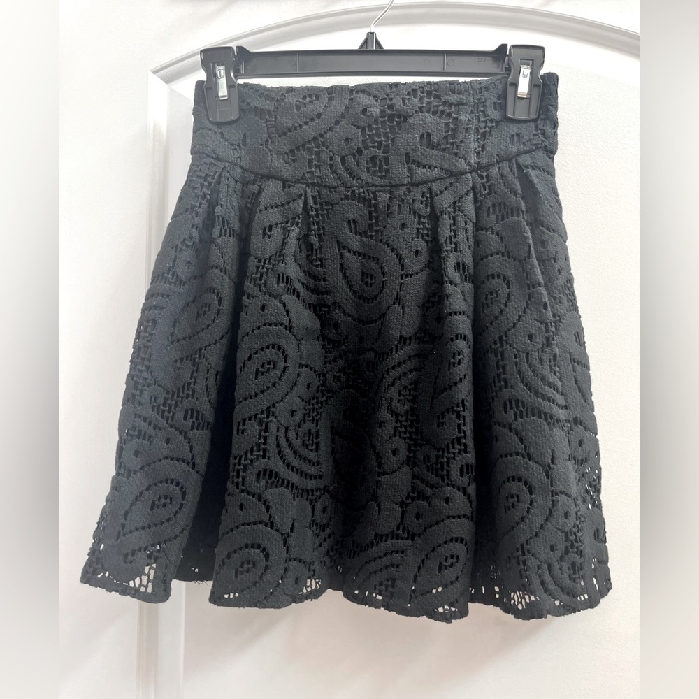 Nanette Lepore black paisley floral skirt — size 0